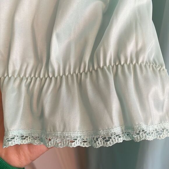 Vtg 60s/70s Vanity Fair light blue nylon long nightgown & robe set with lace - Picture 5 of 13